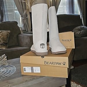 Bearpaw Size 8 Winter White tall boots